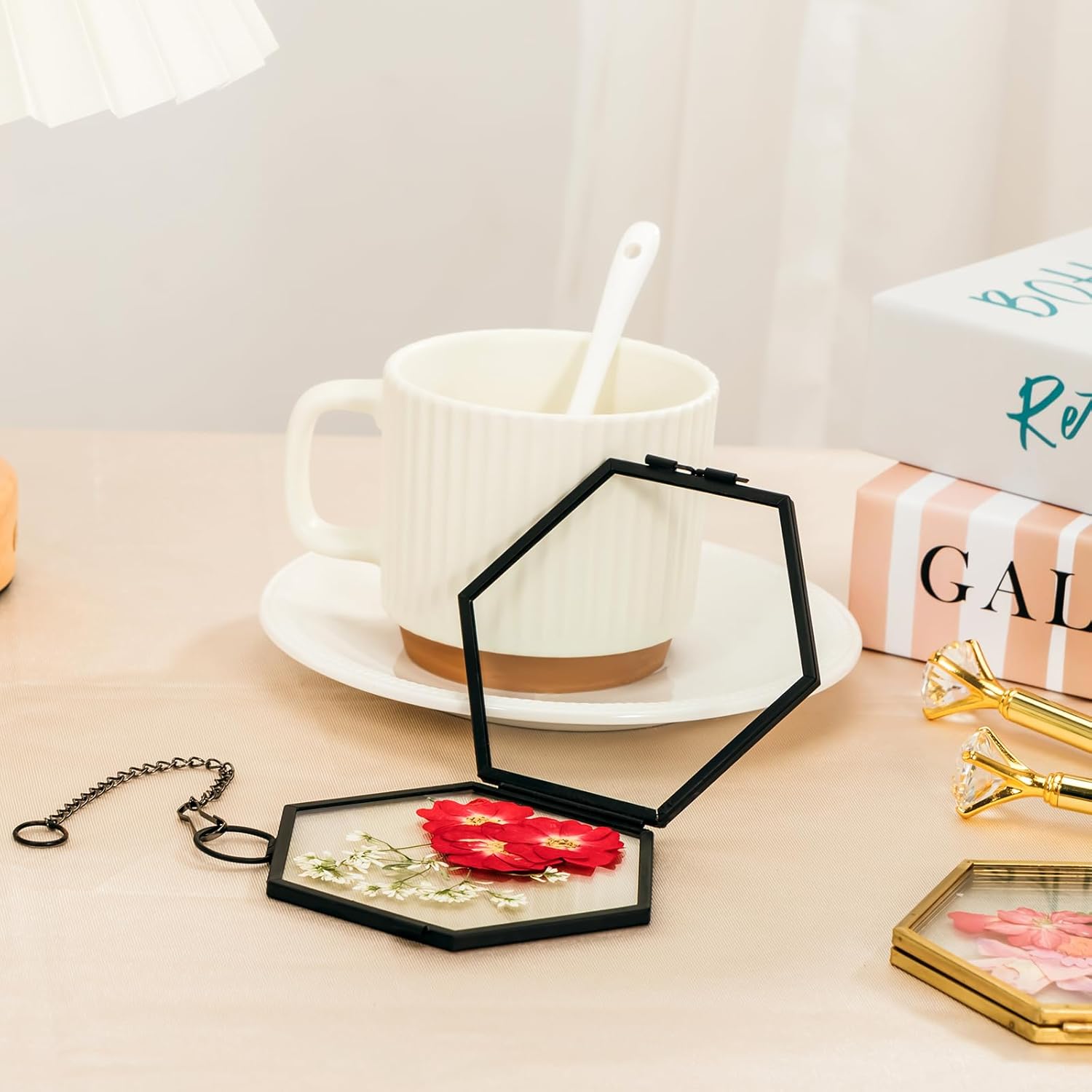 Mini Glass Floating Frame for Dried Flowers Wall Hanging