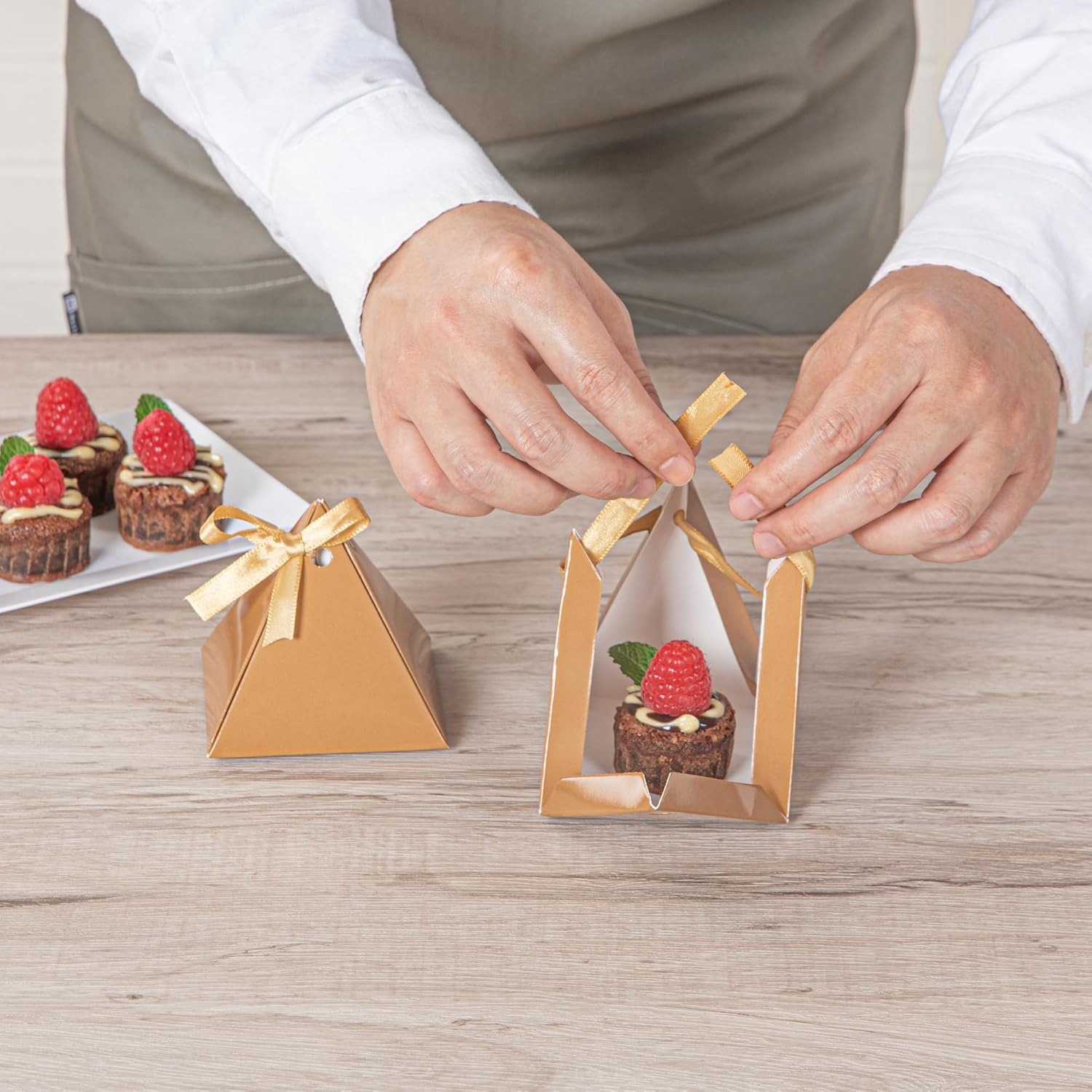 Restaurantware Pyramid Favor Boxes 3x3x3 Inch 100 Pack