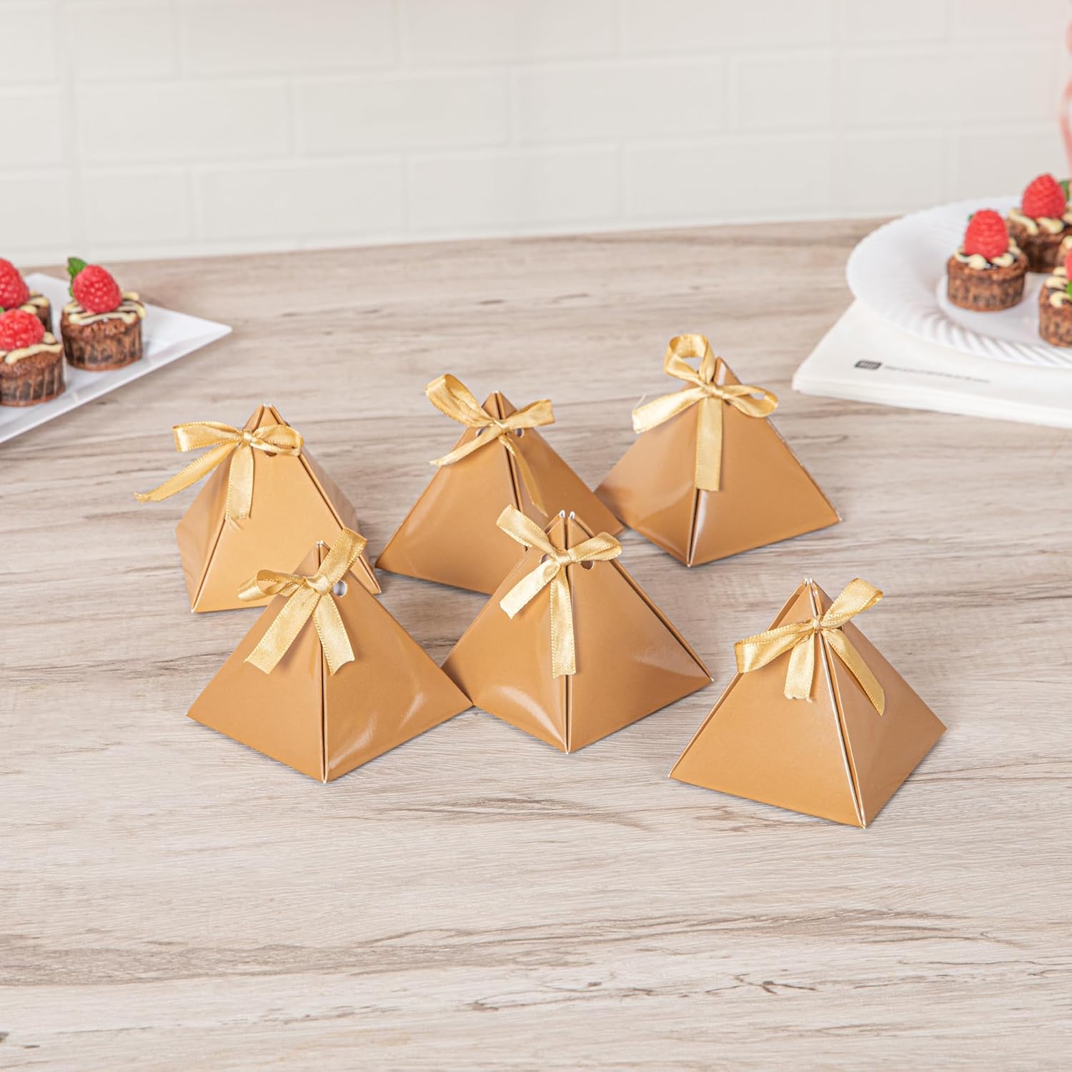 Restaurantware Pyramid Favor Boxes 3x3x3 Inch 100 Pack