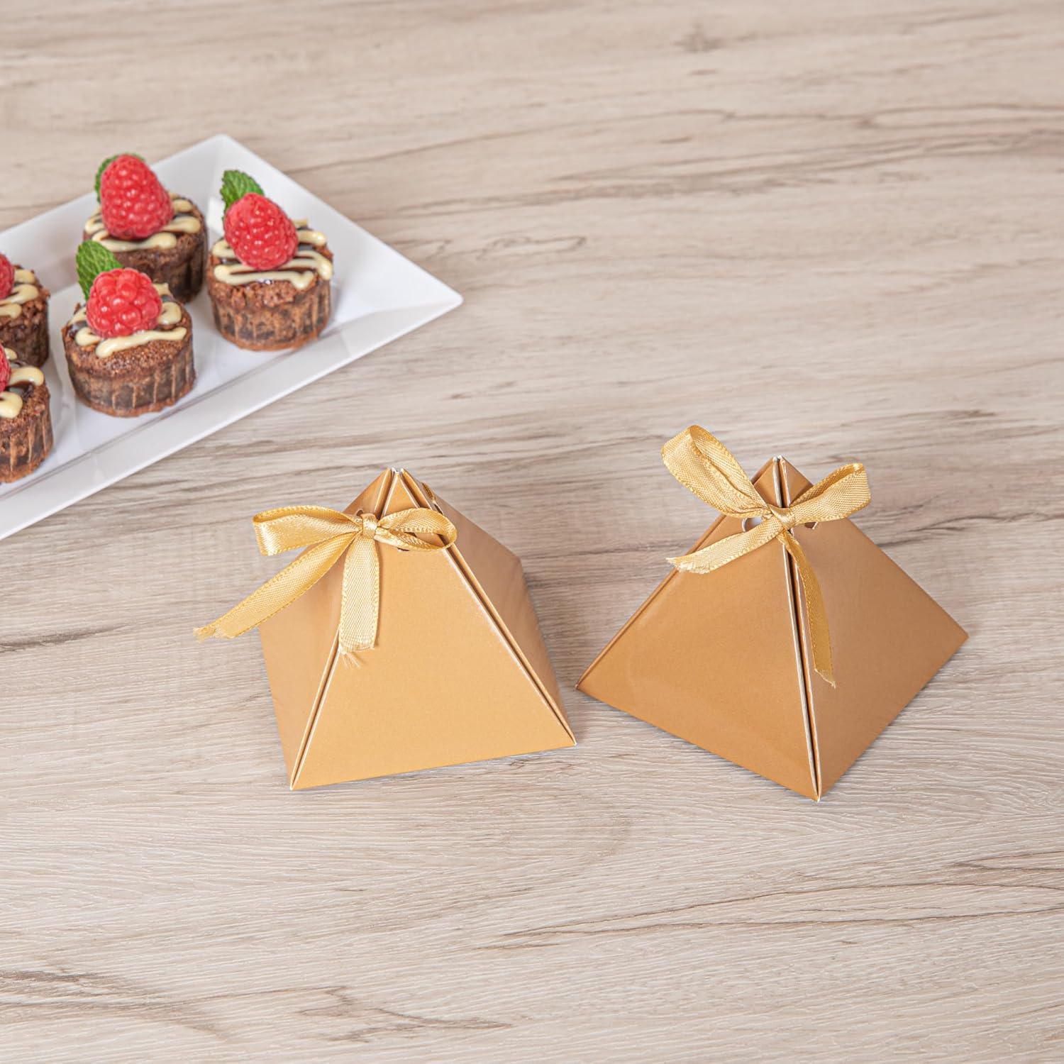 Restaurantware Pyramid Favor Boxes 3x3x3 Inch 100 Pack